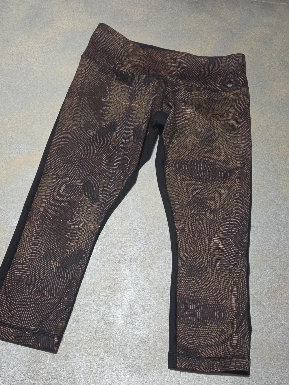 lululemon athletica Black and Brown Patterned Capri Leggings Wunder Under
